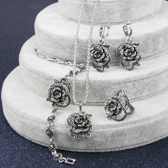 Jewelry - Vintage Black and Silver crystal rose set